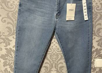 Jasnoniebieskie dżinsy Mom Fit 46