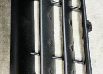 Atrapa,kratka zderzaka przedniego Renault Megane II. Lewa. Atrapa,kratka zderzaka przedniego Renault Megane II. Lewa.