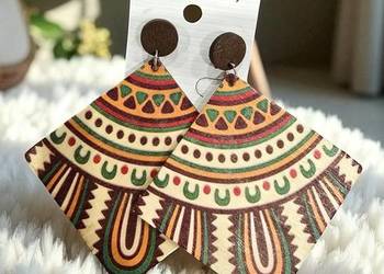 Piękne kolczyki boho – ręcznie robione wzory mandale na drewnie