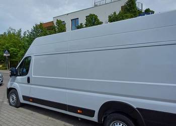 Transport z wniesieniem – od pojedynczych rzeczy po całe mieszkania