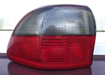 Opel Omega B sedan lampa tył tylna lewa w błotnik narożna wkład oprawka