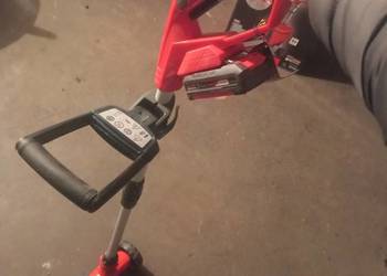 Akumulatorowa szczotka do czyszczenia firmy Einhell.