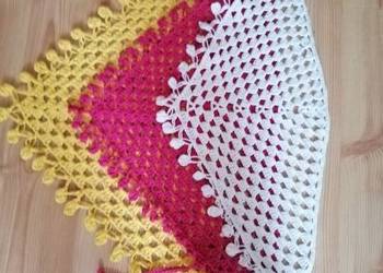 Bandany, chusty ażurowe robione na szydełku w trzech kolorach. Wys. 35/66cm