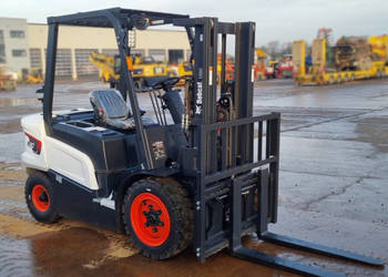 Wózek widłowy Bobcat D30NX 3 tony hilo 3 m diesel 2025