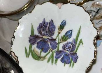 Talerzyk z dziurką.  Listek- irysy- kwiatki- ptaszki.  Dla kolekcjonerów. K Talerzyk z dziurką.  Listek- irysy- kwiatki- ptaszki.  Dla kolekcjonerów. K