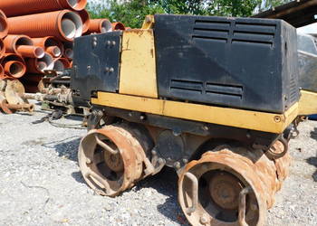 walec okołkowany wibracyjny Bomag BMP 851 - sterowanie na pilota