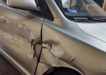 Toyota Avensis 2004 benzyna do naprawy