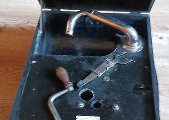 Stary gramofon-- patefon