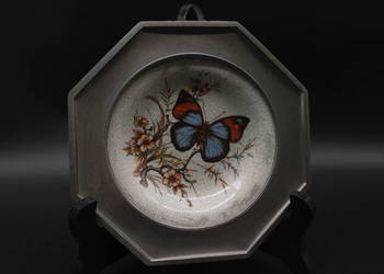 Ceramiczny talerz w oprawie cynowej