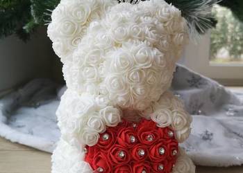 Miś z róż piankowych z diamentowym sercem wys.25 cm