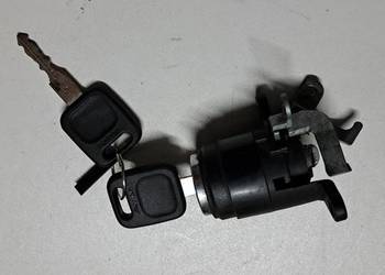 Wkładka przycisk zamka bagażnika Audi 80 B3 100 C3 200 OE 893862055