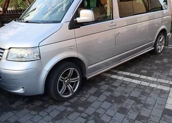 Volkswagen Caravelle T5 .