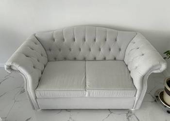 Dwuosobowa sofa Chesterfield z funkcją spania