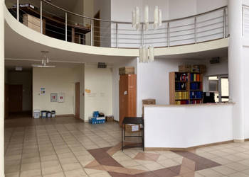 Pomieszczenia biurowe (od 12 do 30 m2) i magazyn (155 m) na wynajem