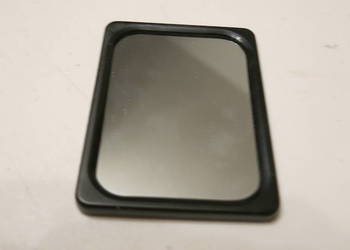 Lusterko prostokątne 5,5 x 7,5 cm. W czarnej cienkiej plastikowej ramce