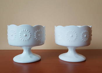 2 x pucharek Stokrotki lattimo, Ząbkowice, kolorowe szkło PRL 2 x pucharek Stokrotki lattimo, Ząbkowice, kolorowe szkło PRL