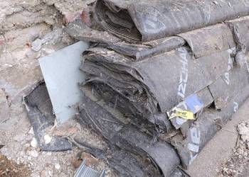 Papa podkładowa pozostałość po budowie