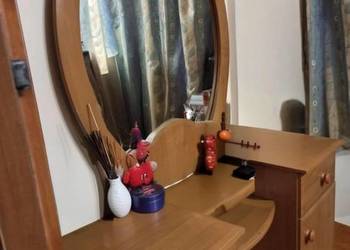 Sprzedam toaletkę z lustrem