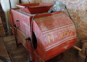 Młynek do zboża z silnikiem elektrycznym