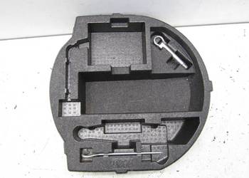 PIANKA STYROPIAN BAGAŻNIKA HAK TYŁ MAZDA 2 DJ D09W688MX