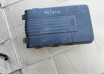 SKODA OCTAVIA II 2 1K0915443A osłona obudowa pokrywa akumulatora
