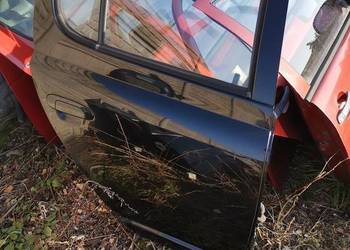 Toyota Yaris prawy tył drzwi