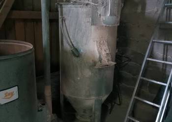 Śrutownik bijakowy z mieszalnikiem