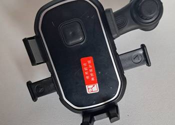 użyty kilka razy samochodowy uchwyt na telefon montowany na kratce nawiewu