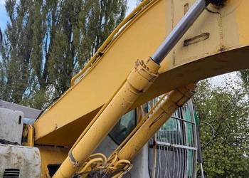 Siłownik koparki new holland