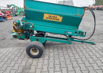 Piaskarka rozsiewacz posypywarka Ultra Spreader na boiska trawniki pola