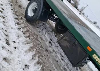 Przyczepa do slomy bel skrzynio palet