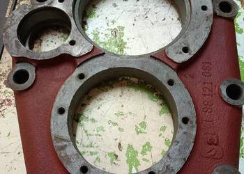 Pokrywa tylna skrzyni biegów C385