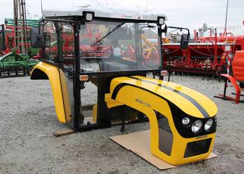 Kabina C-360 z błotnikami BTW X 2023 Naglak maska 04 kolor biało-żółty