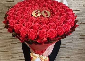 PREZENT NA 60 URODZINY DLA KOBIETY FACETA BUKIET MYDLANE RÓŻE FLOWER BOX
