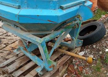 Rozsiewacz nawozów dwutalerzowy 600 l