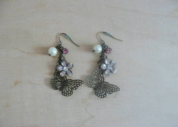 Kolczyki z motylem i kwiatkiem