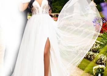 Elegancka suknia ślubna z rozcięciem