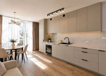 4 pokoje| Garderoba| Centrum| Po generalnym remoncie| Balkon