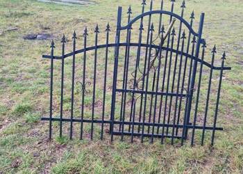 Ogrodzenie + brama + uliczka/furtka