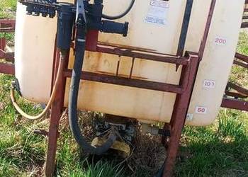 Sprzedam opryskiwacz 300l