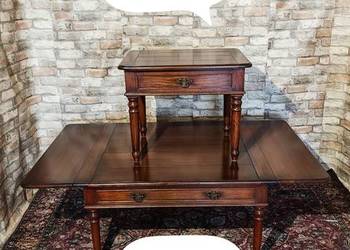 Zestaw pięknych stolików drewnianych