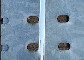 Listwa drzwi szyby lewy tył Mercedes W123 sedan