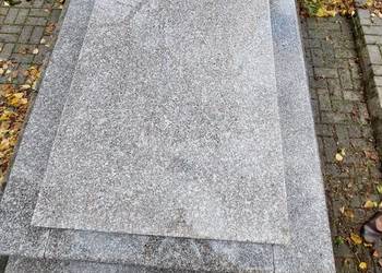 Plyta nagrobna z granitu