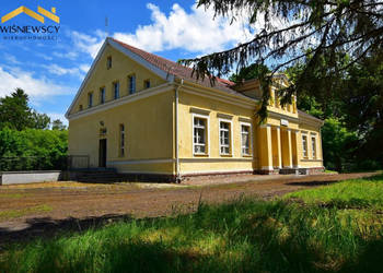 Dwór z pałacem i stajnią w Goraju