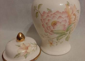 Porcelanowa amfora/puzderko piękna - sygnowana
