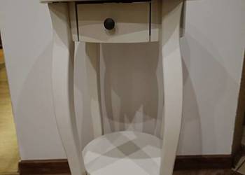 Stolik drewniany z okrągłym blatem, biały