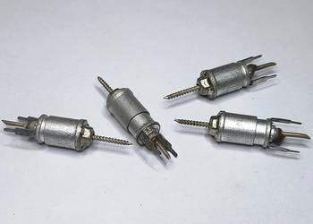 Kondensator zmienny _ np. Stare radio