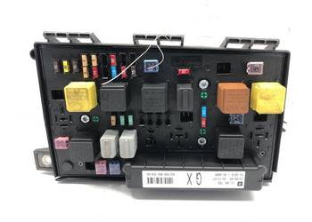 SKRZYNKA BEZPIECZNIKÓW OPEL ASTRA H 13206750 Hatchback 04-14 1.4 90KM