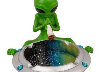 Popielniczka z Obcym Trzymającym Jointa