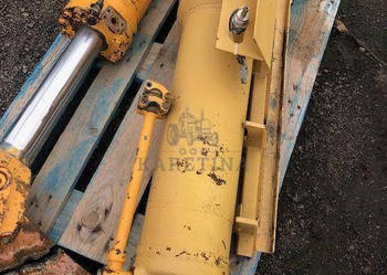 Liebherr L564 - Siłownik Wychyłu